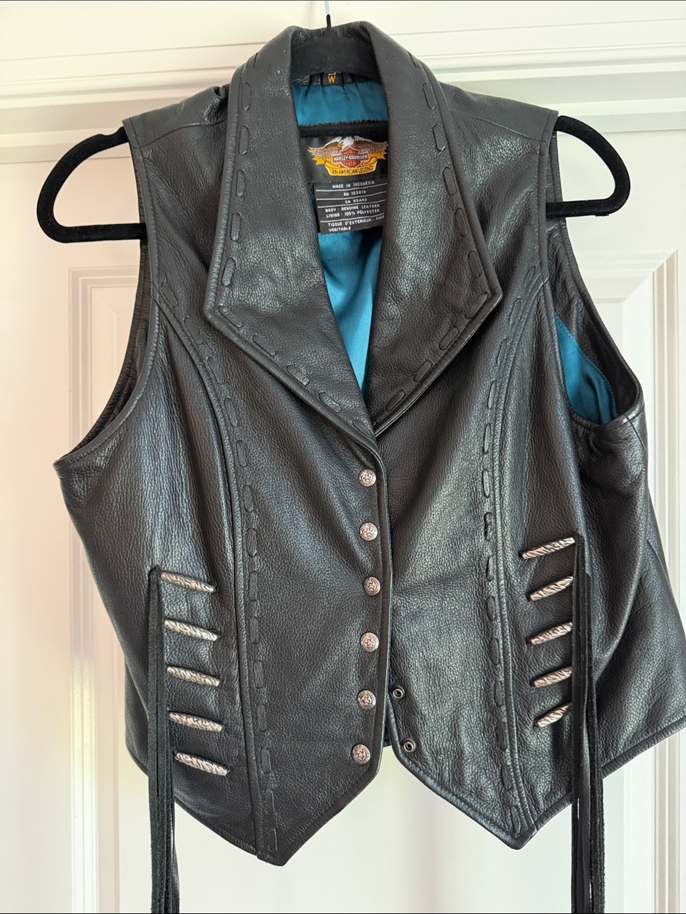 Harley-Davidson Black Leather Women’s Vest with Turquoise Lining
Ptp19 buttoned